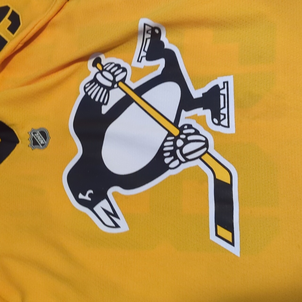Youth Kris Letang 2017 Pittsburgh penguins stadium series jersey size XL - Picture 6 of 12